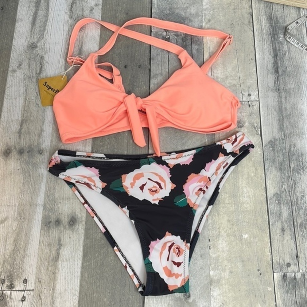 NWT. Two piece bathing suite.  Tropical. Floral. Size small. Excellent condition